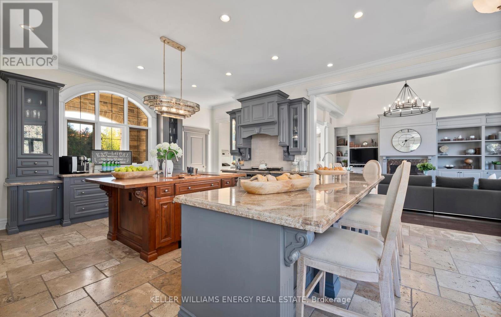 960 COLUMBUS RD W