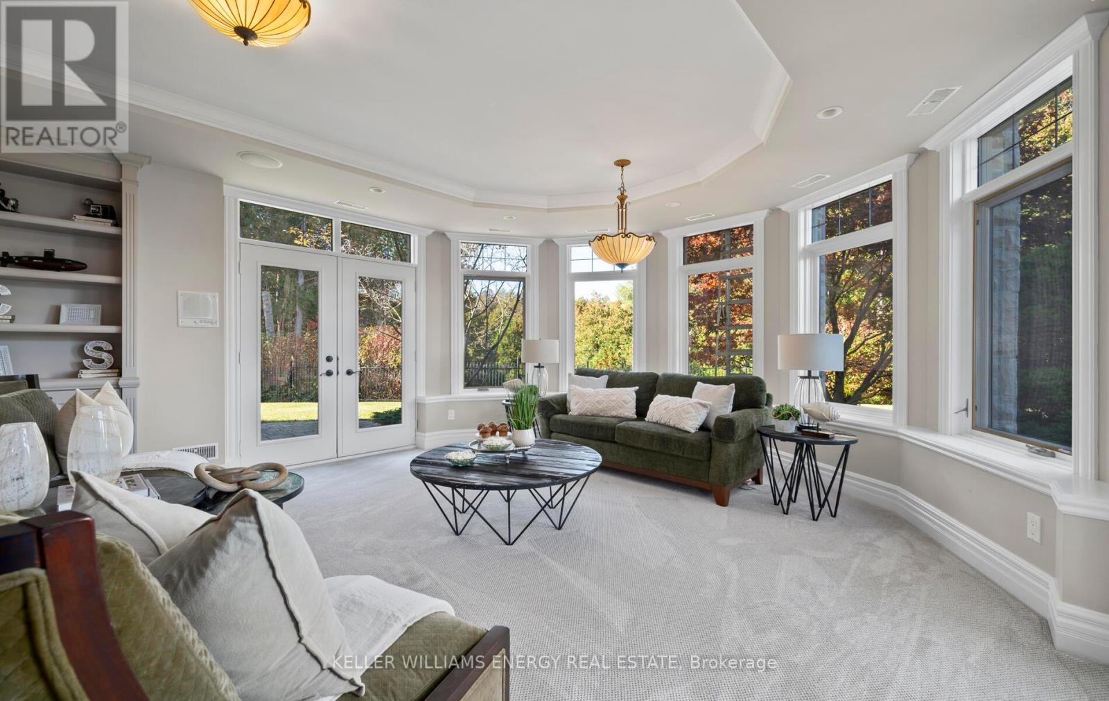 960 COLUMBUS RD W
