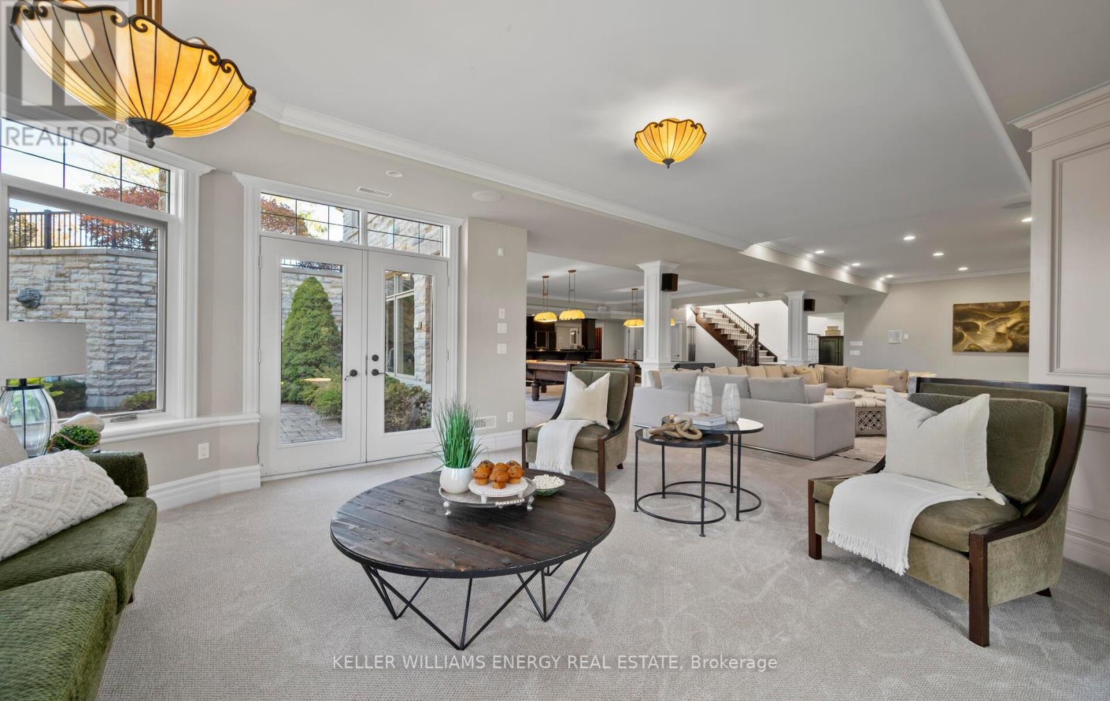 960 COLUMBUS RD W