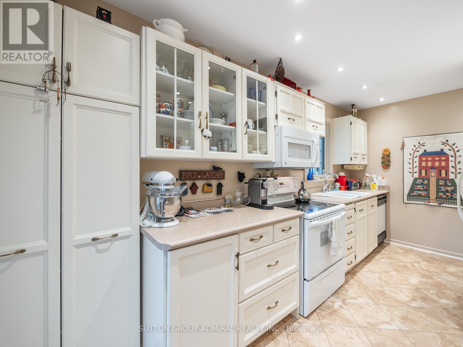 1750 LISTOWELL CRES