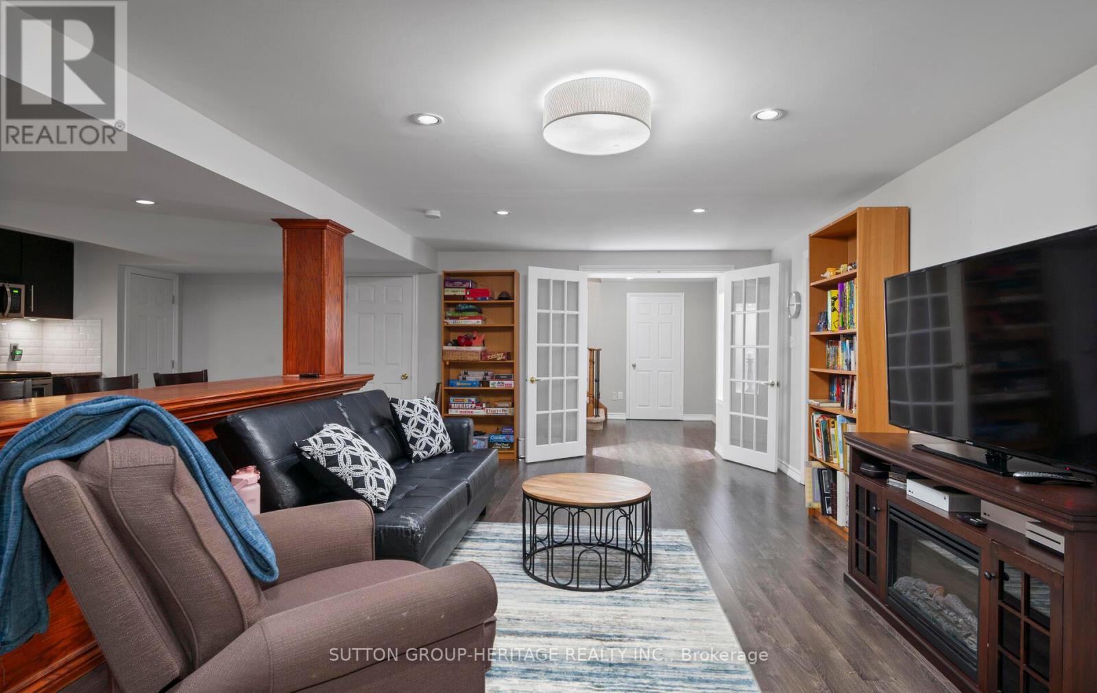 8 CLARIDGE CRES
