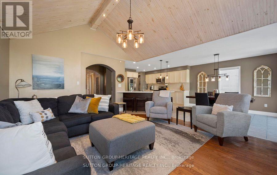 8 CLARIDGE CRES