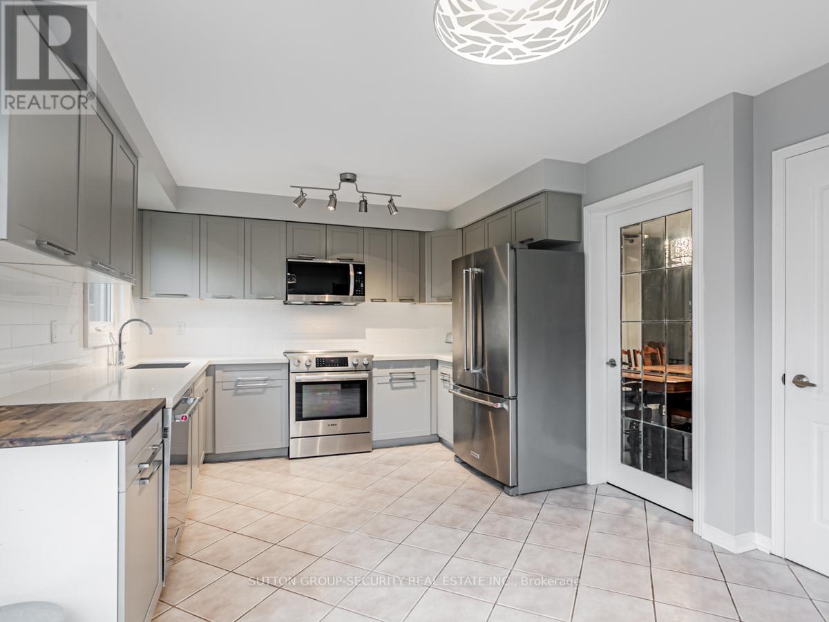 8 PINESTONE CRT