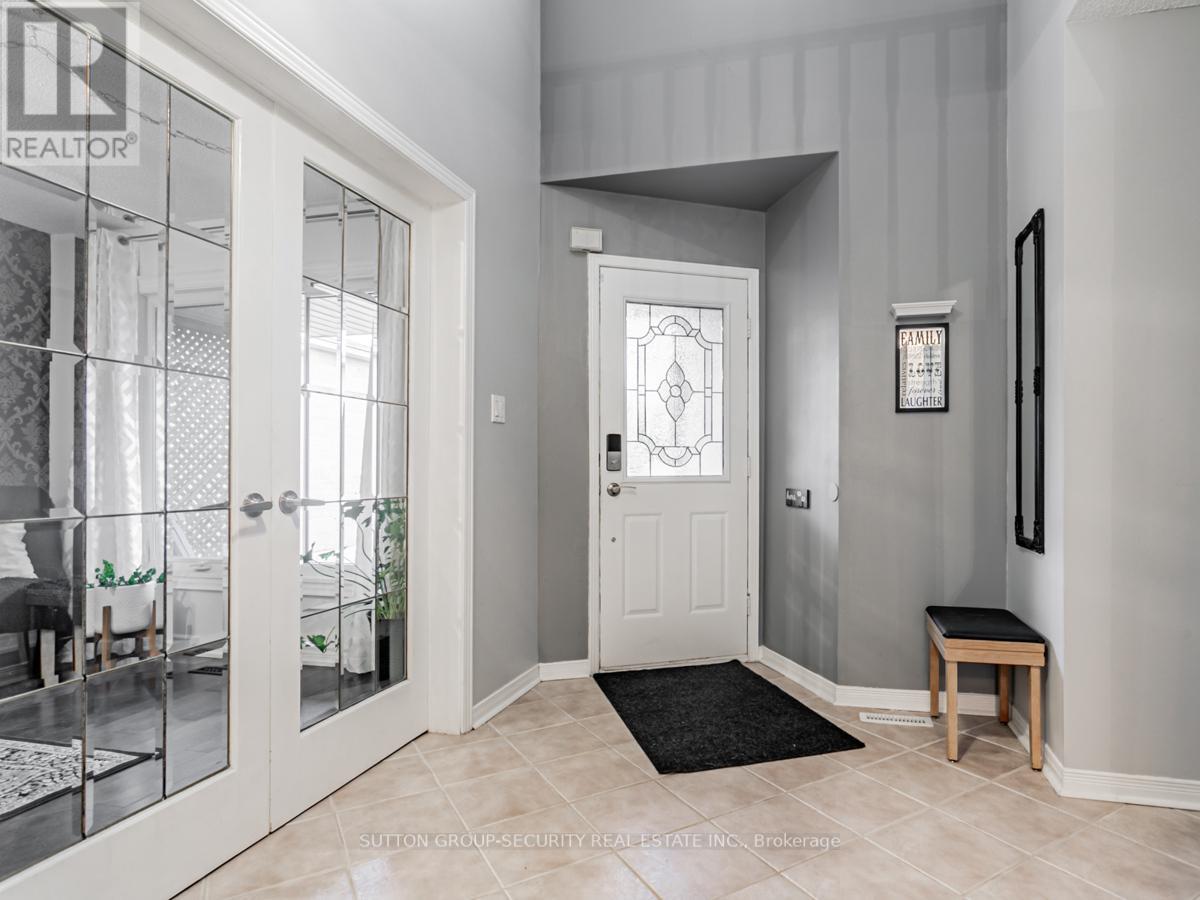 8 PINESTONE CRT