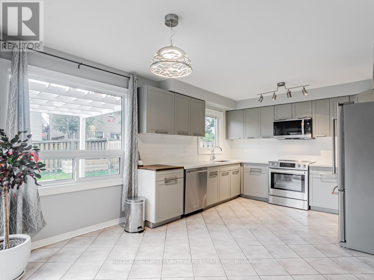 8 PINESTONE CRT