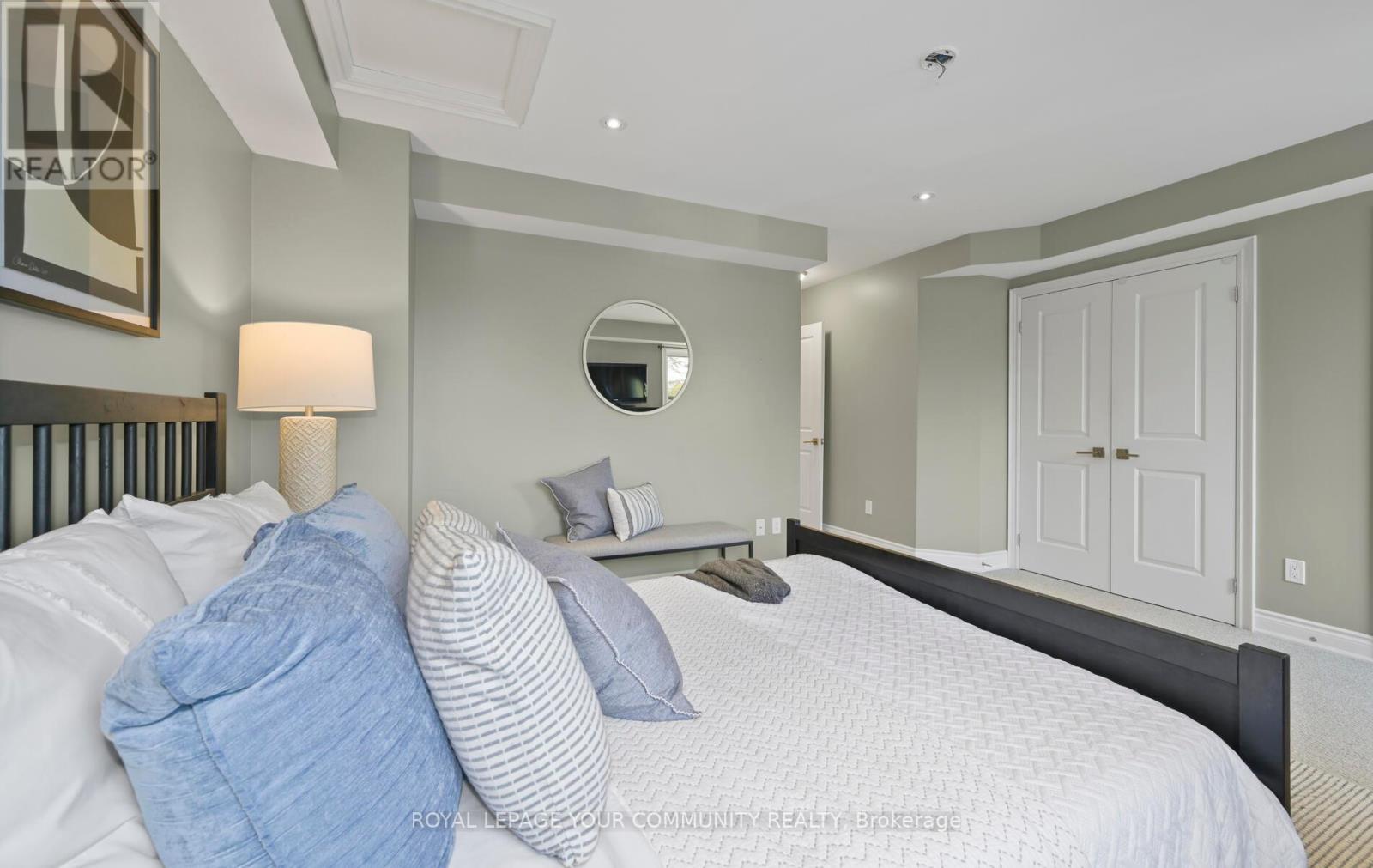 #205 -17 BALDWIN ST N, #205