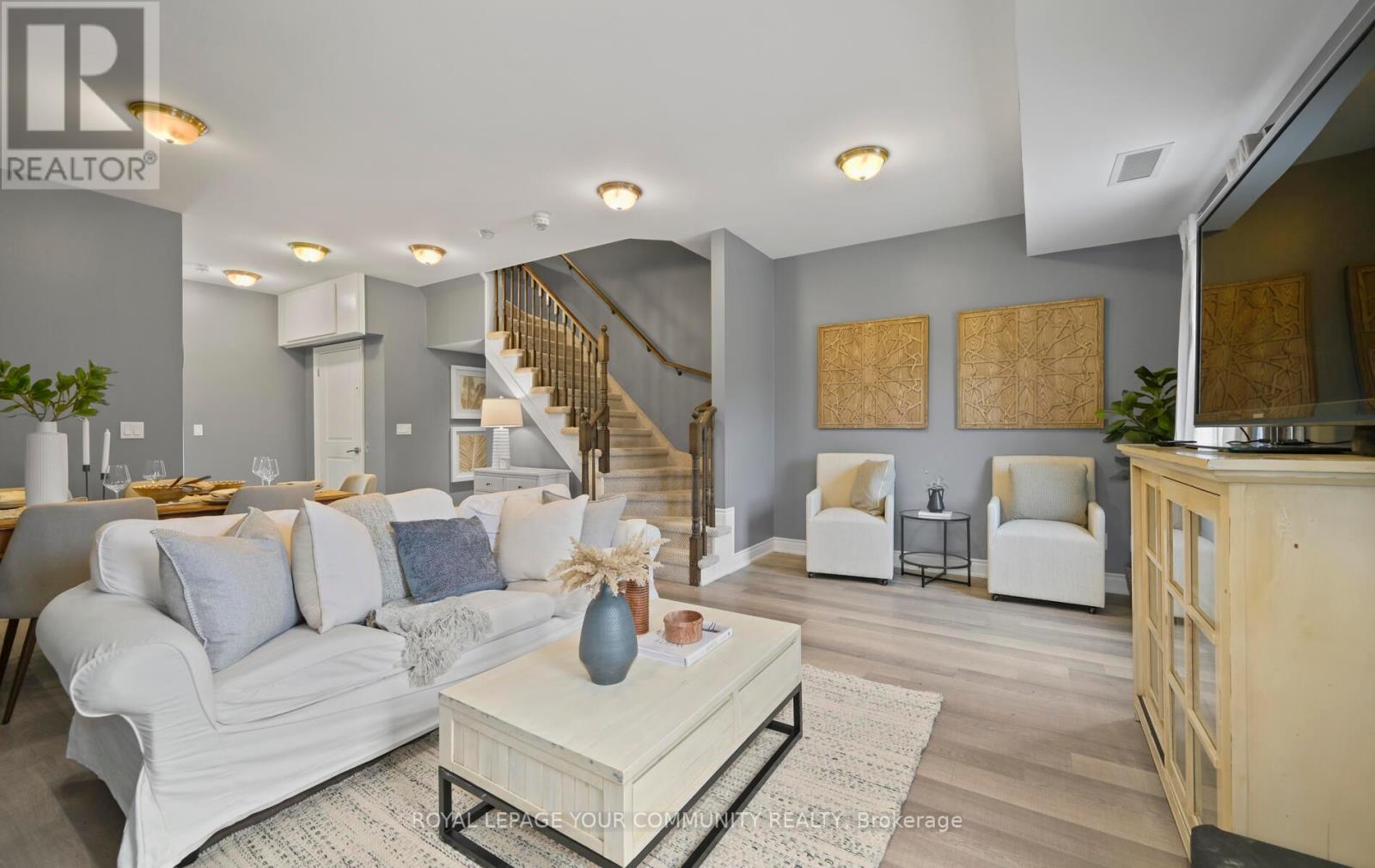 #205 -17 BALDWIN ST N, #205