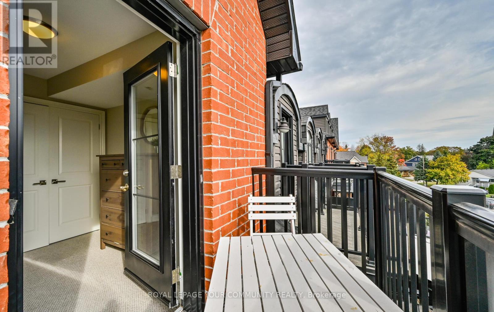 #205 -17 BALDWIN ST N, #205