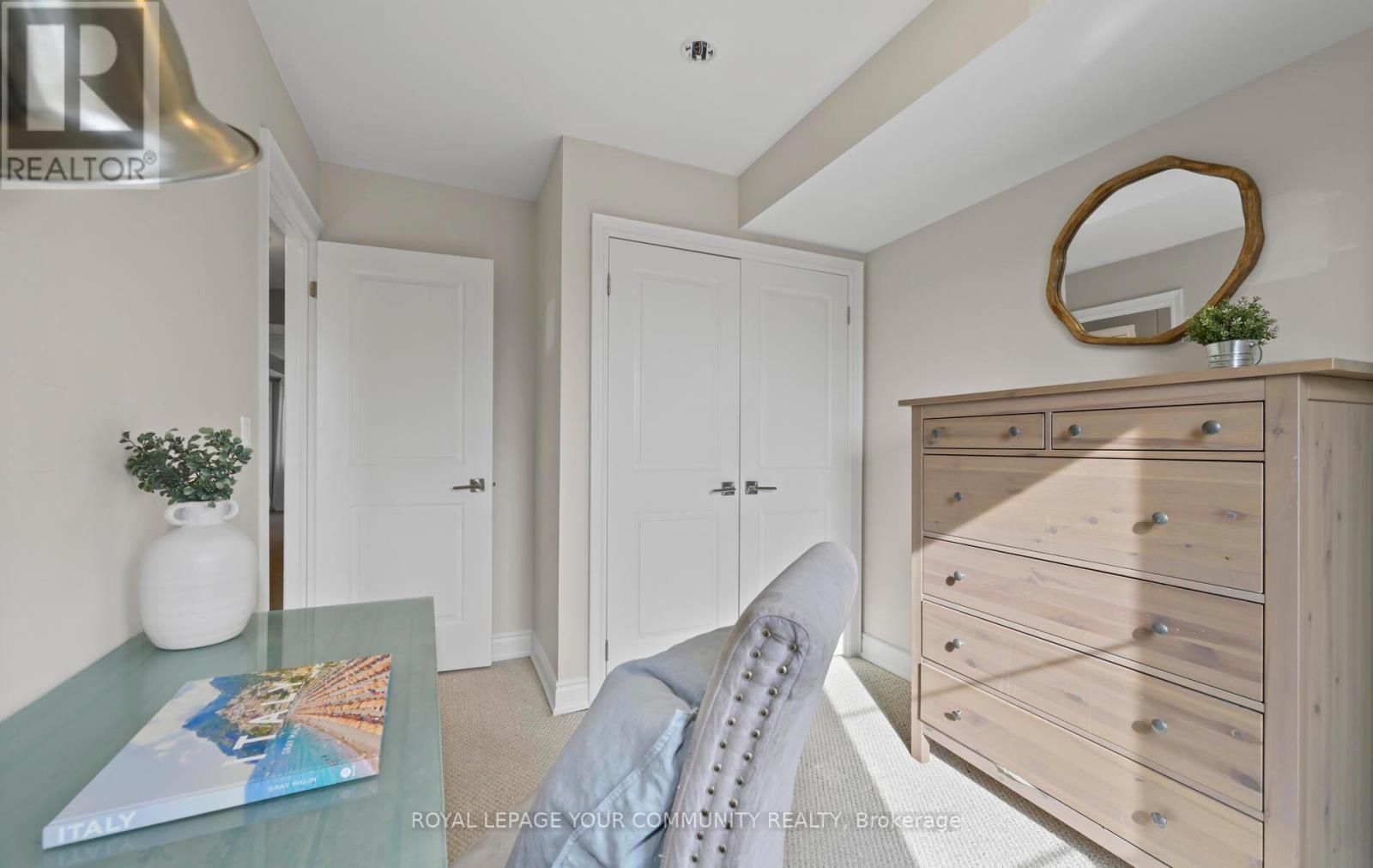 #205 -17 BALDWIN ST N, #205