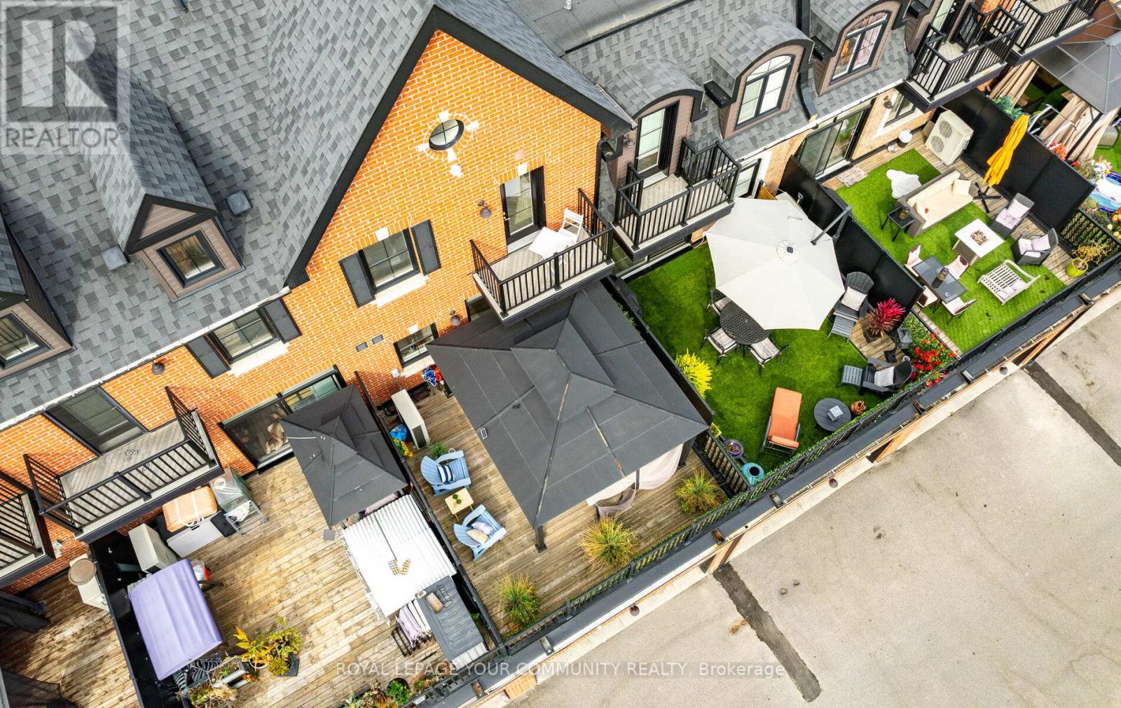 #205 -17 BALDWIN ST N, #205