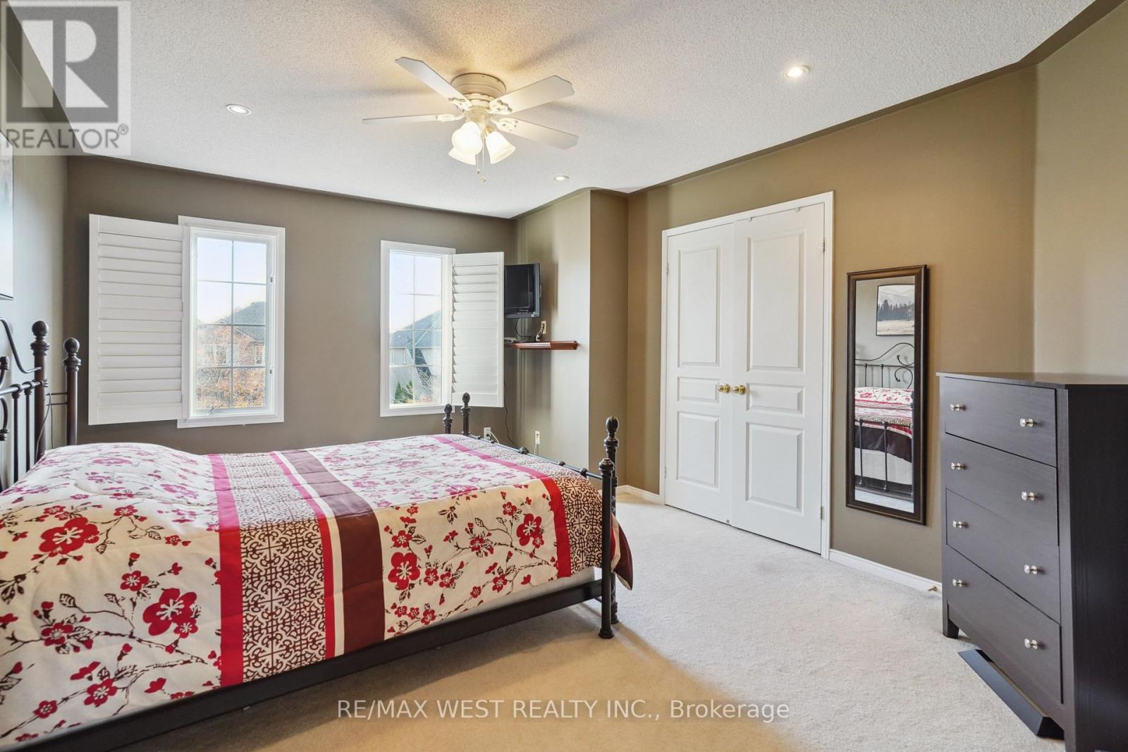 32 VINEYARD AVE
