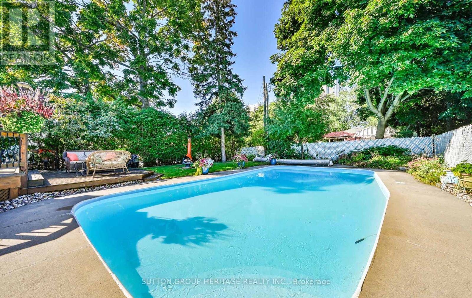 38 CHURCHILL RD