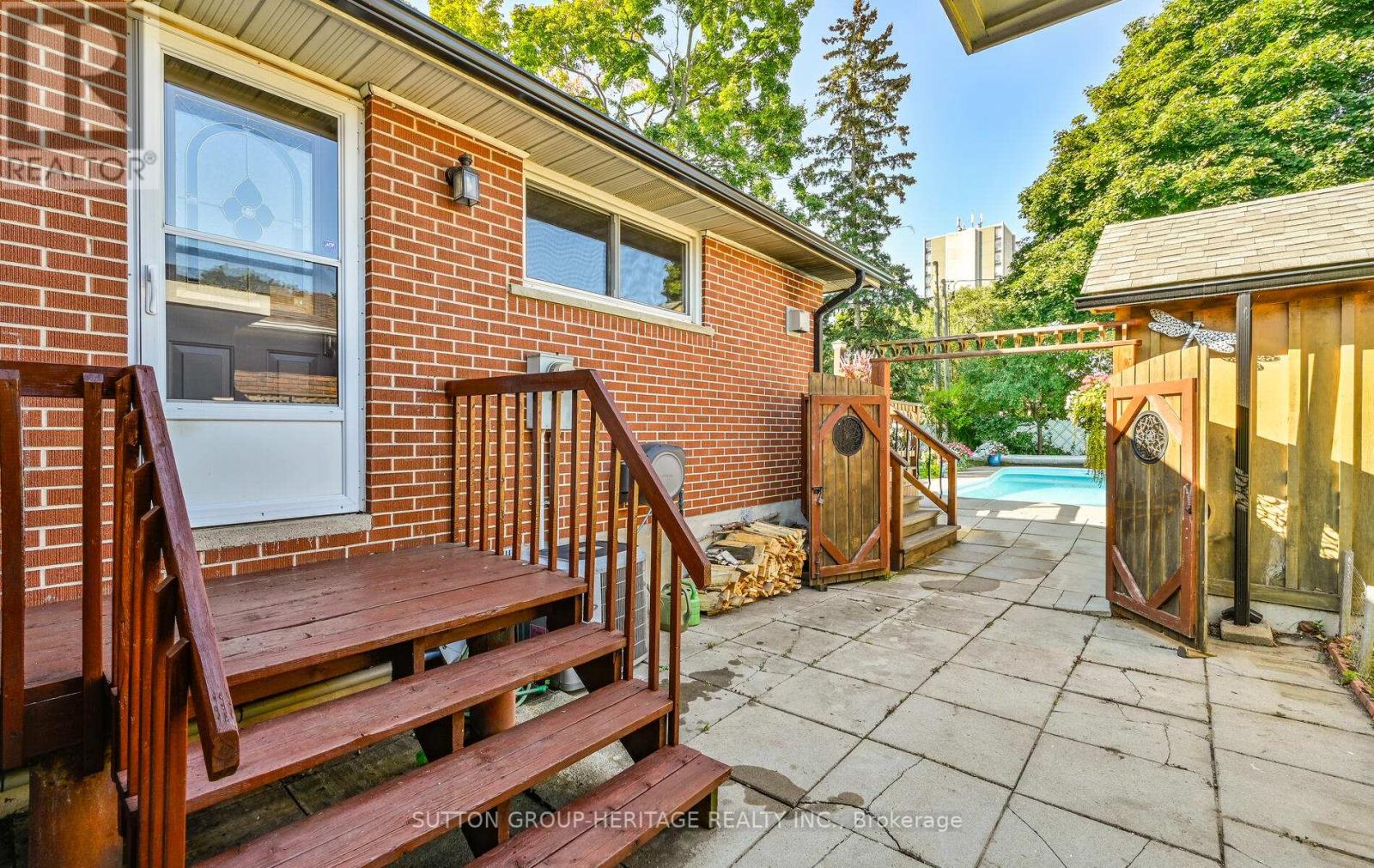 38 CHURCHILL RD