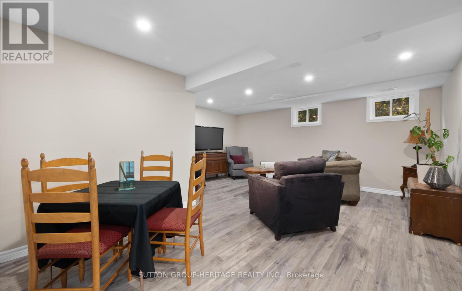 38 CHURCHILL RD