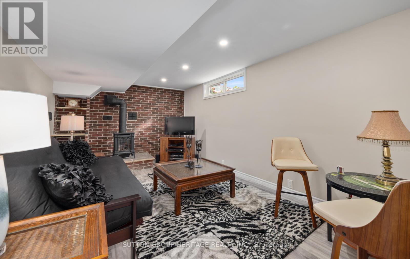 38 CHURCHILL RD