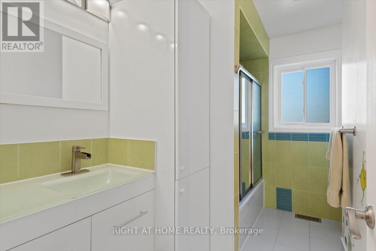 16 ASHBURY BLVD
