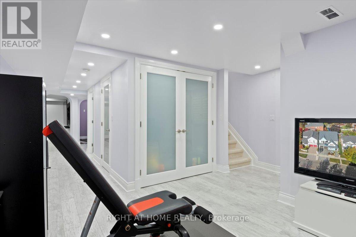 16 ASHBURY BLVD