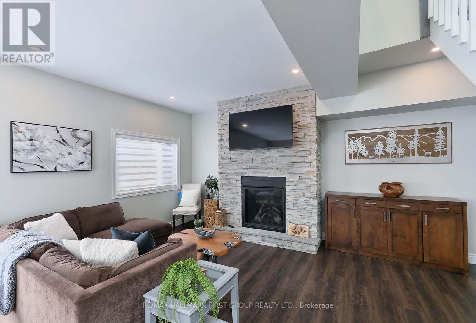 54 WINDSOR AVE