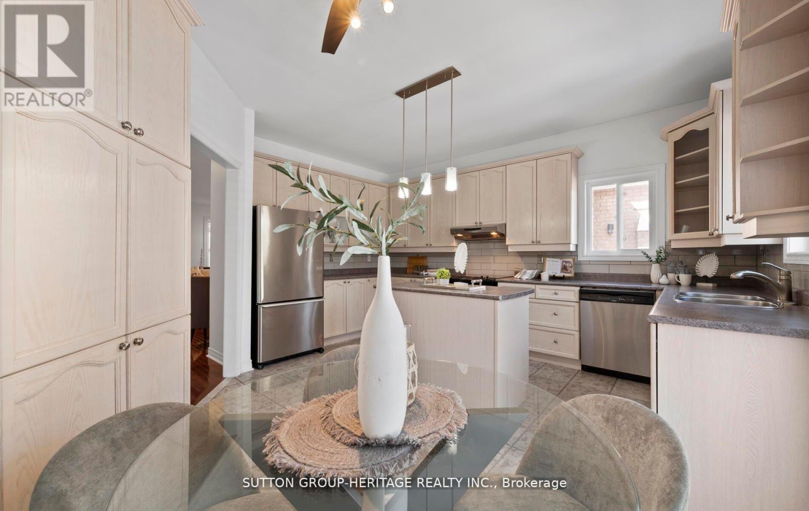 3 PENHURST DR