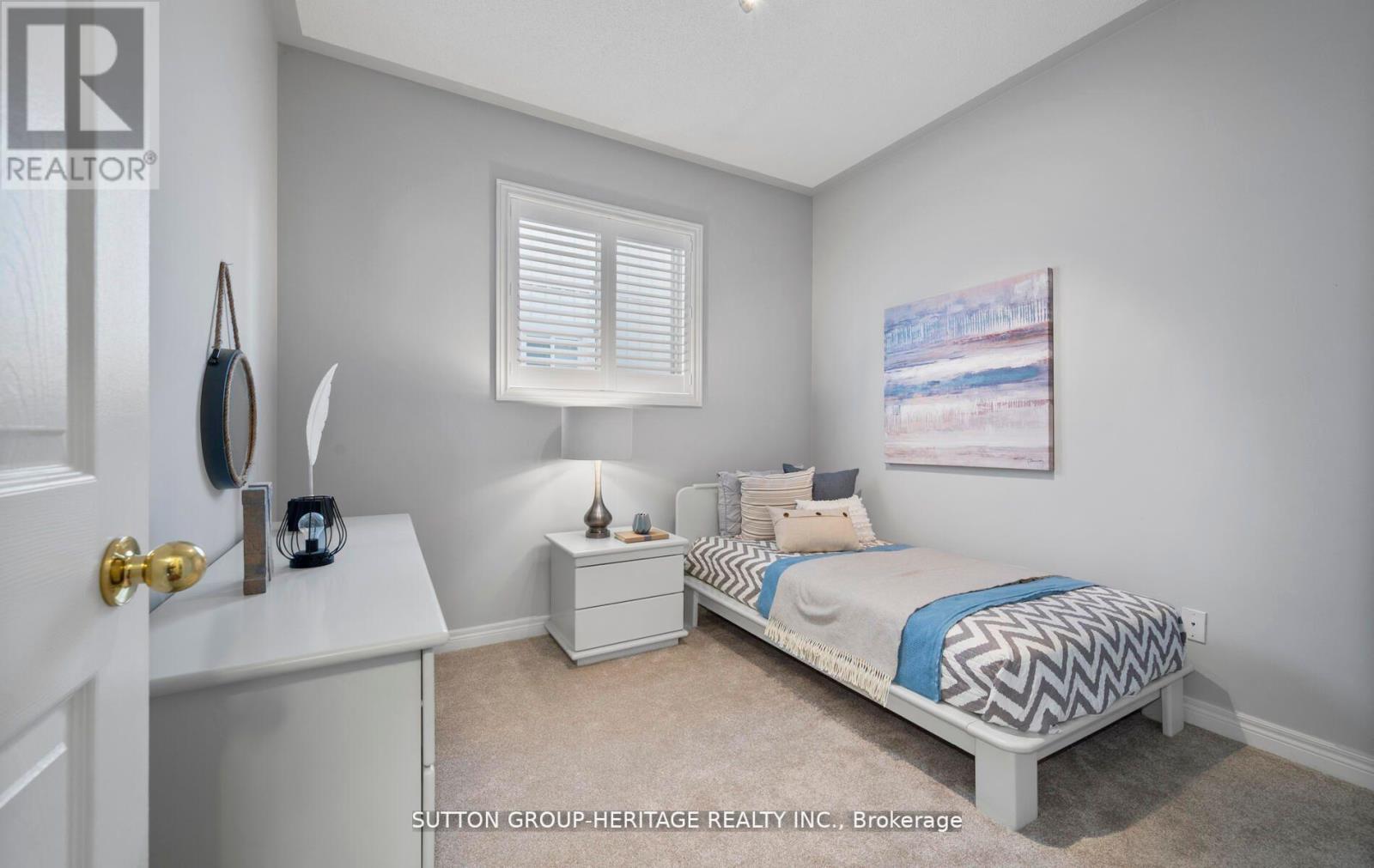3 PENHURST DR
