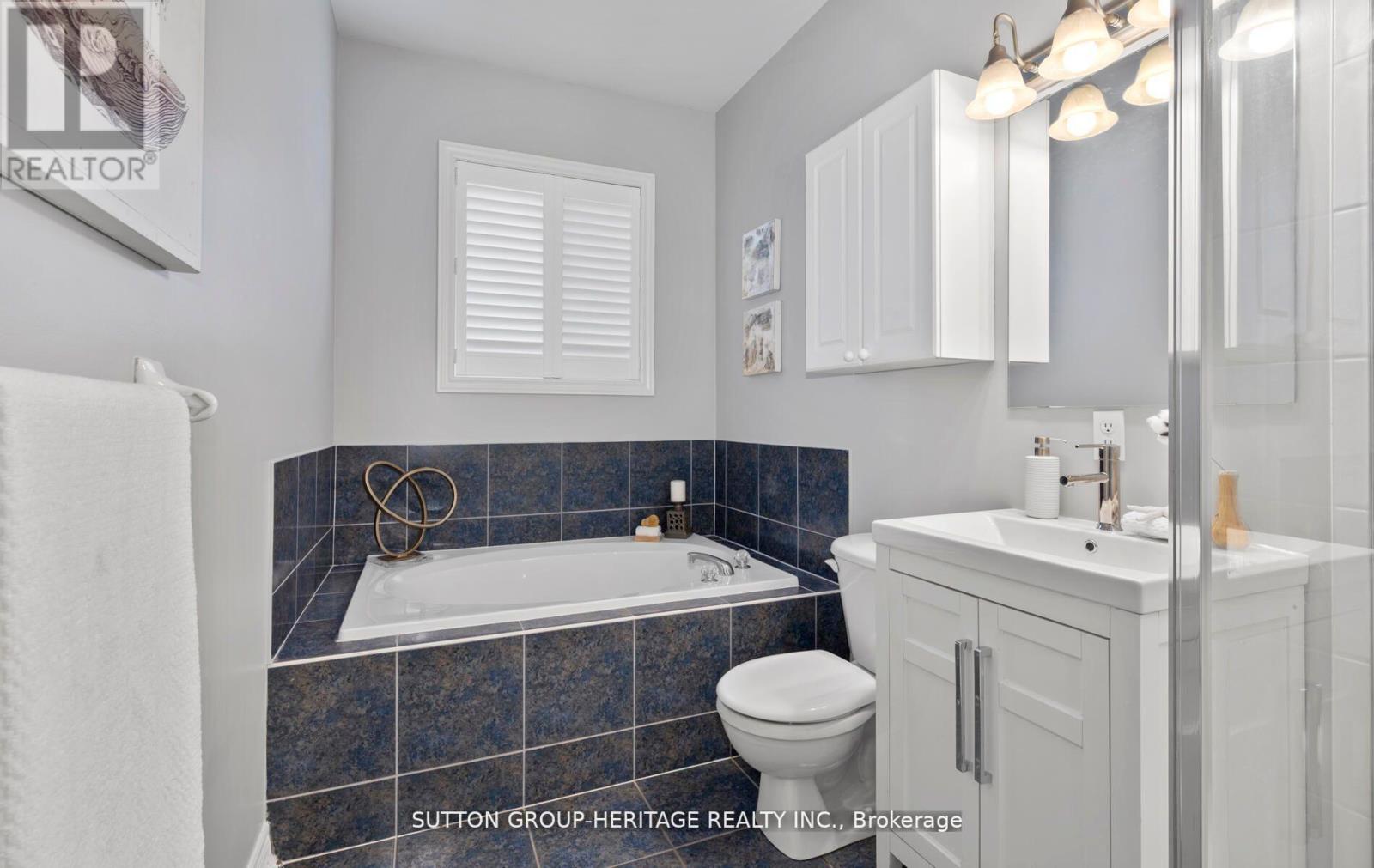 3 PENHURST DR