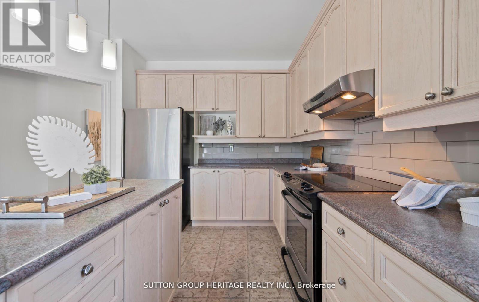 3 PENHURST DR