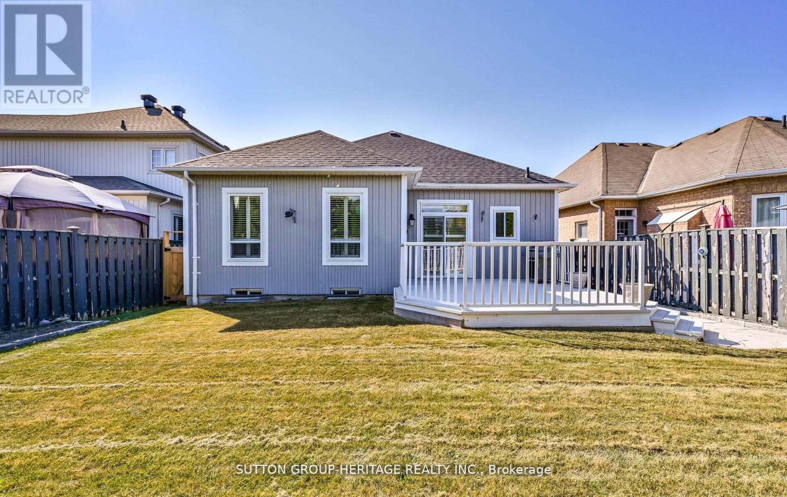 3 PENHURST DR