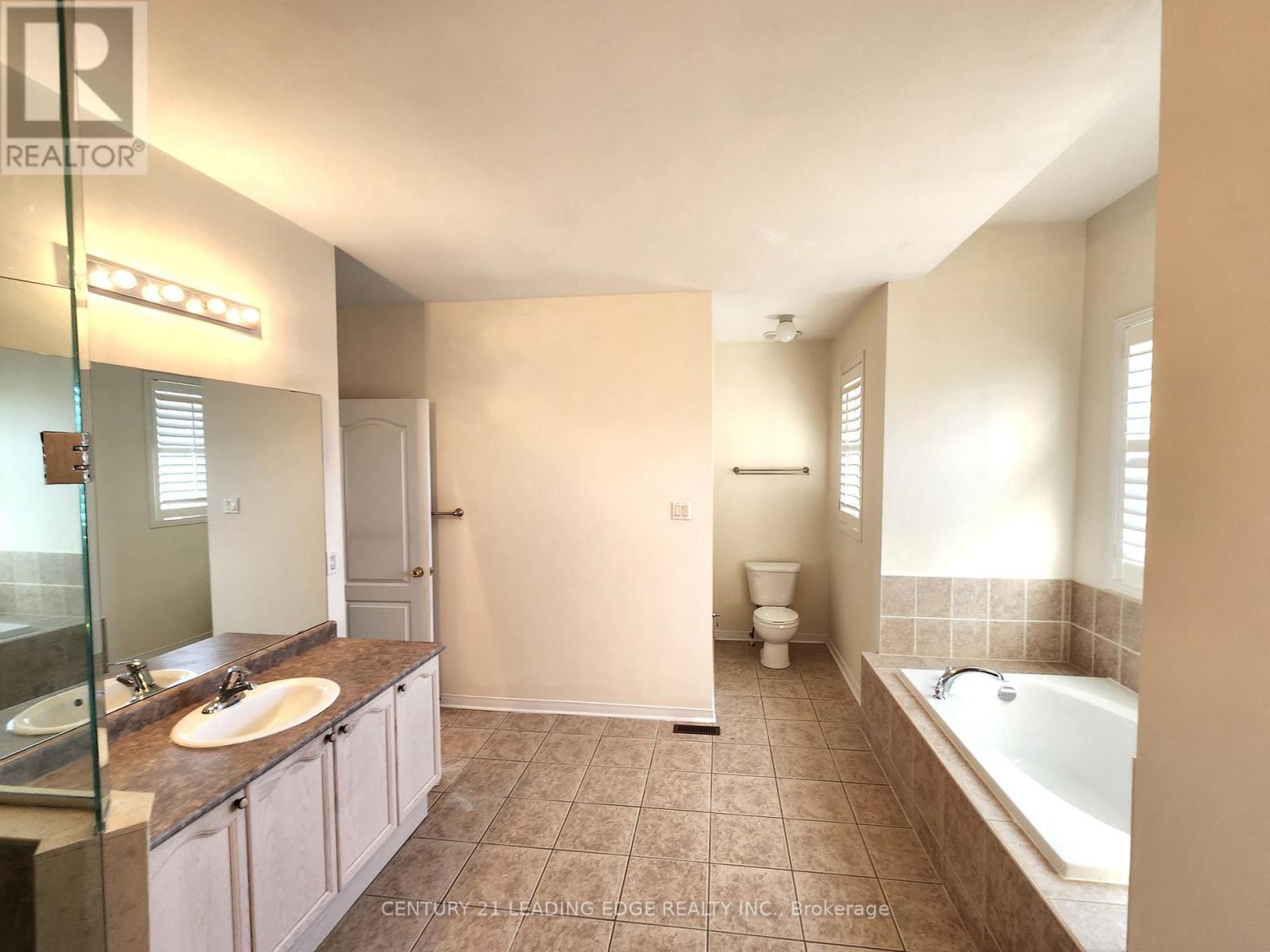 24 CARBERRY CRES
