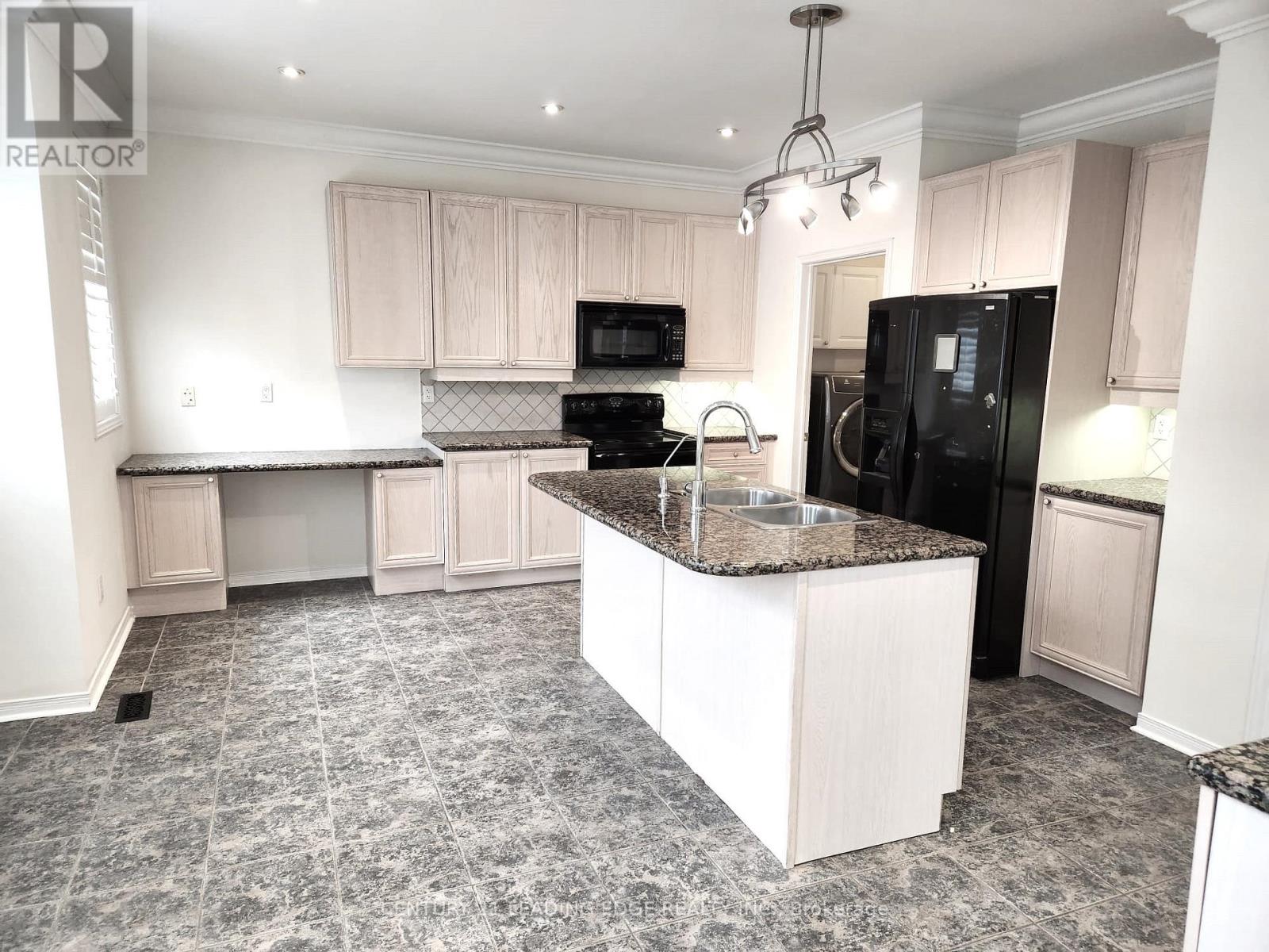 24 CARBERRY CRES