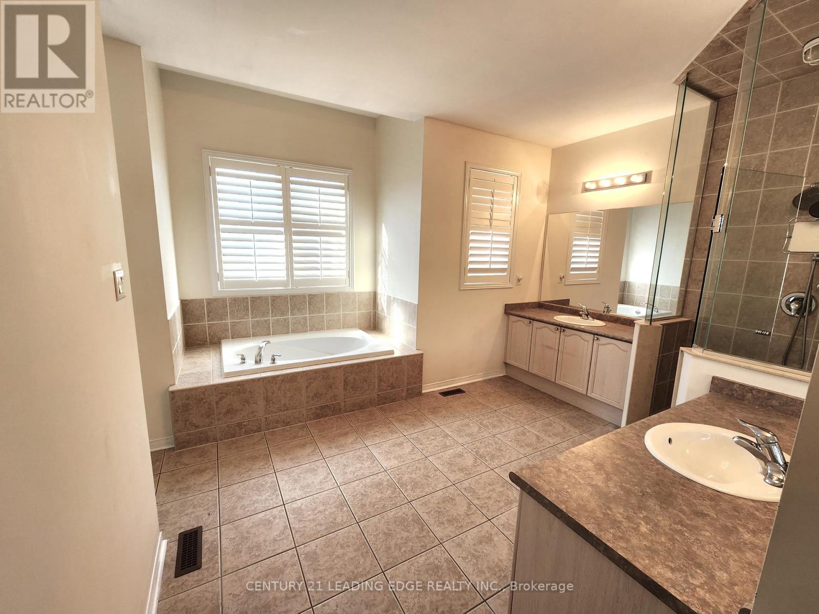 24 CARBERRY CRES