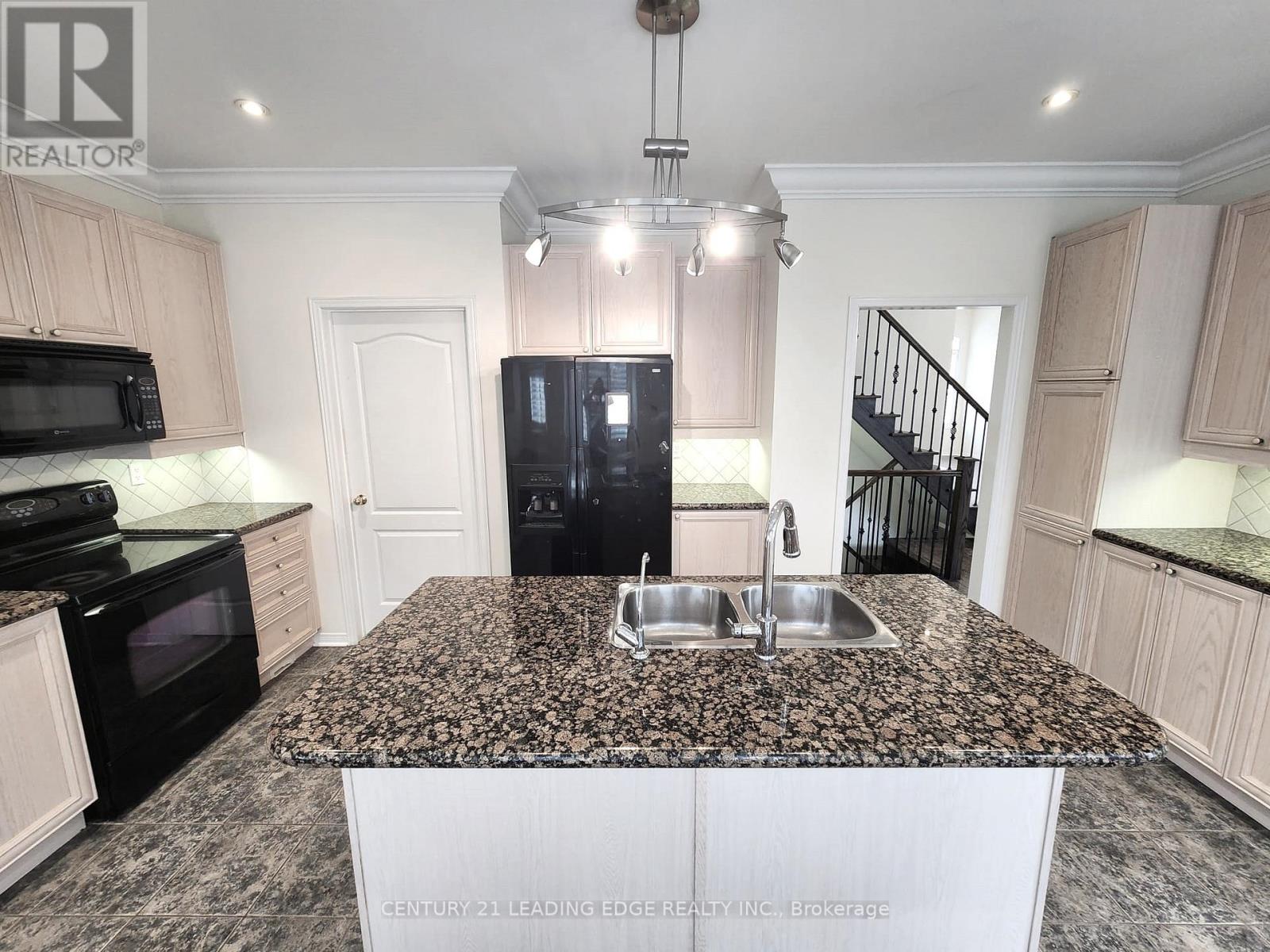 24 CARBERRY CRES