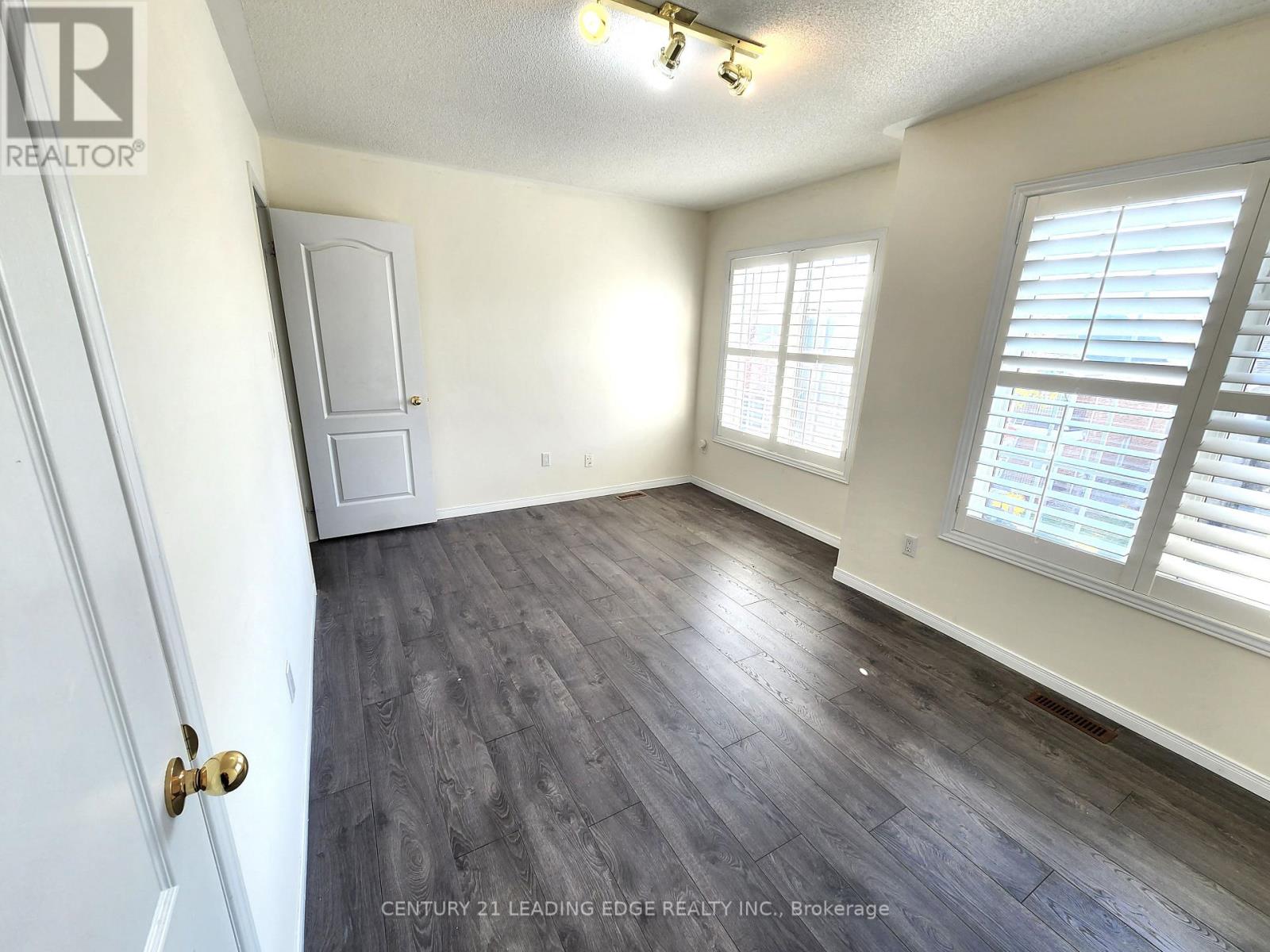 24 CARBERRY CRES