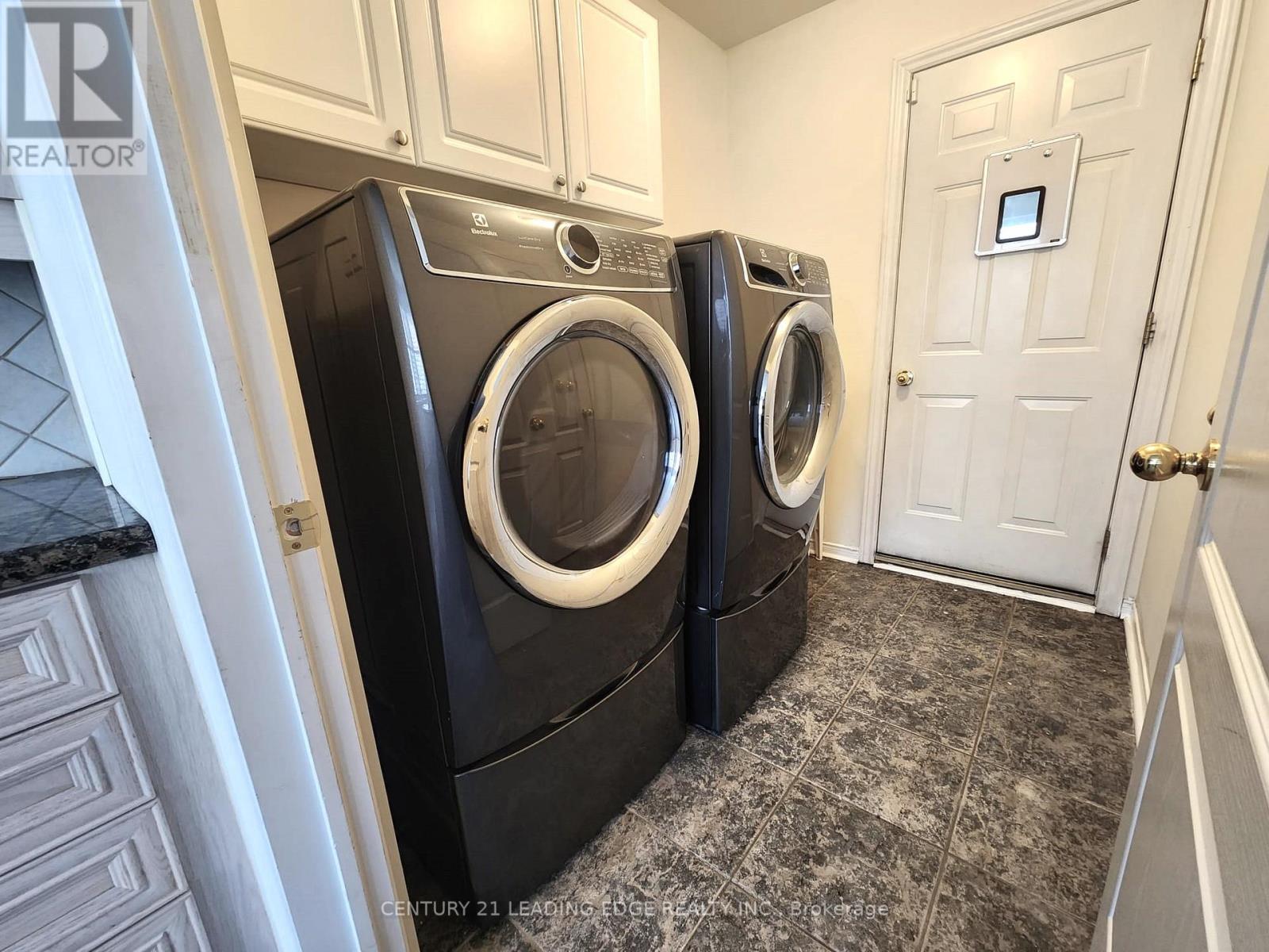 24 CARBERRY CRES