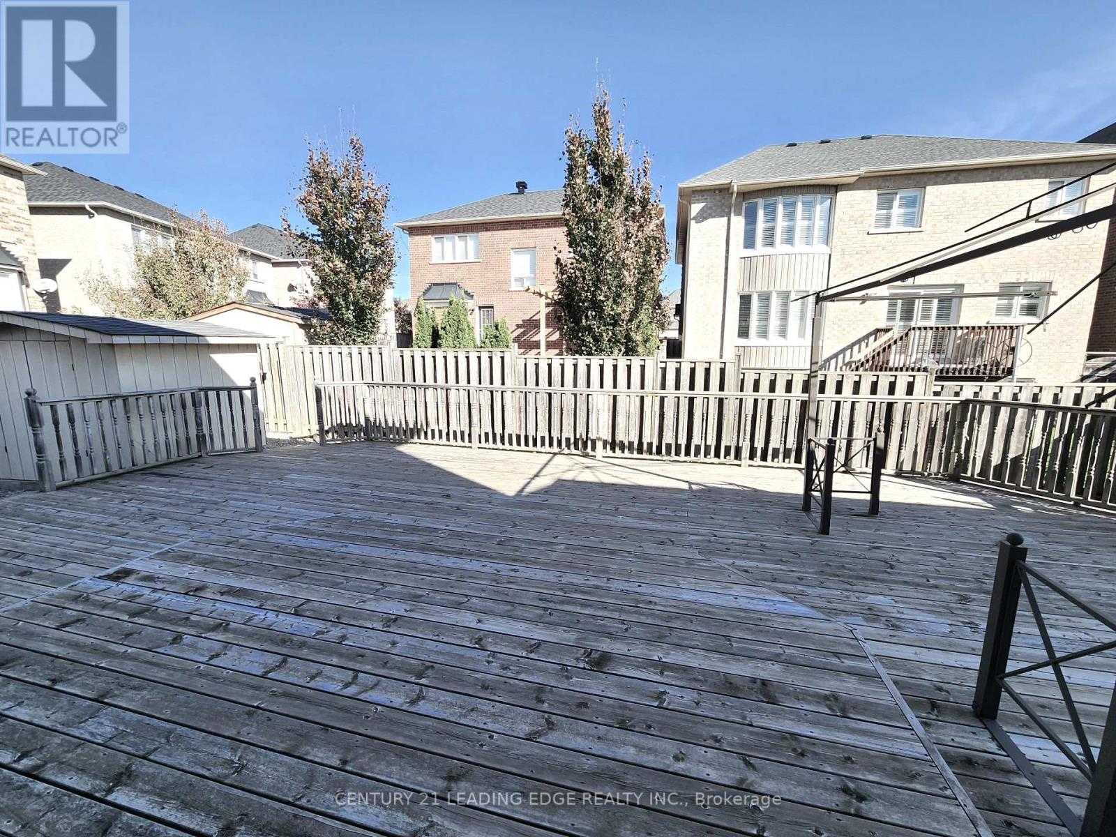24 CARBERRY CRES