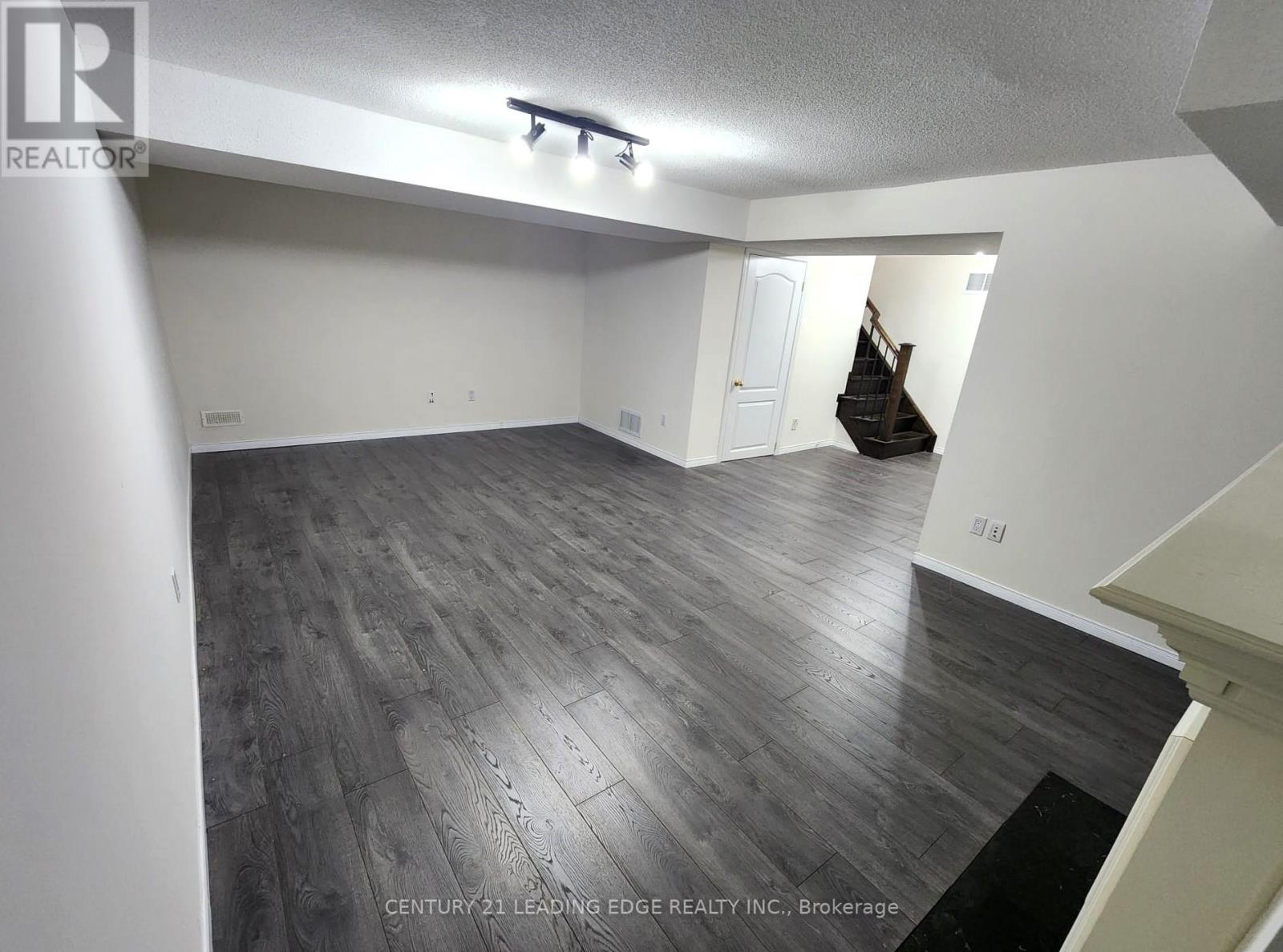 24 CARBERRY CRES