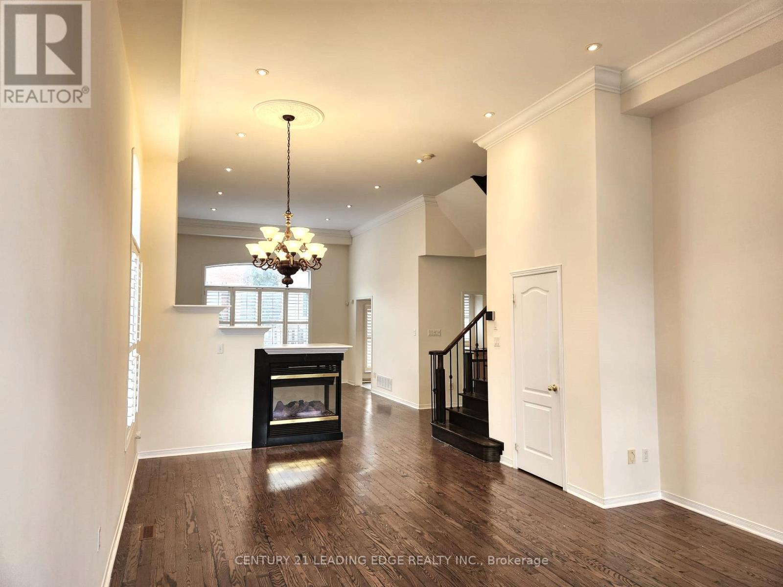 24 CARBERRY CRES