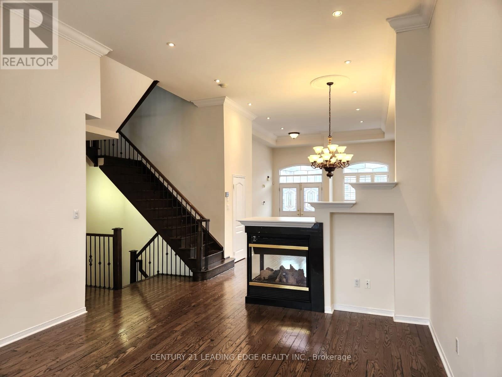 24 CARBERRY CRES