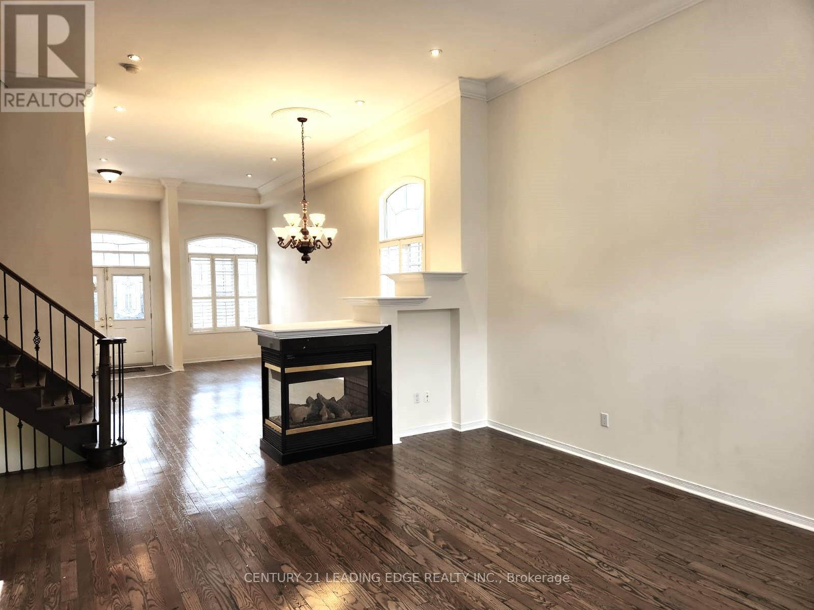 24 CARBERRY CRES