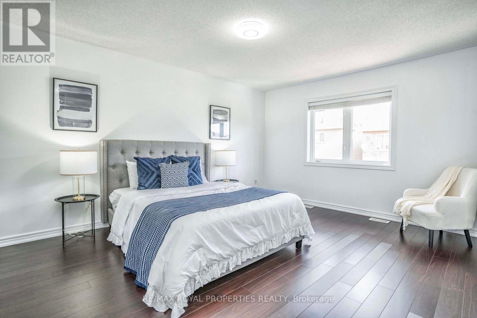 7 LEGGETT DR