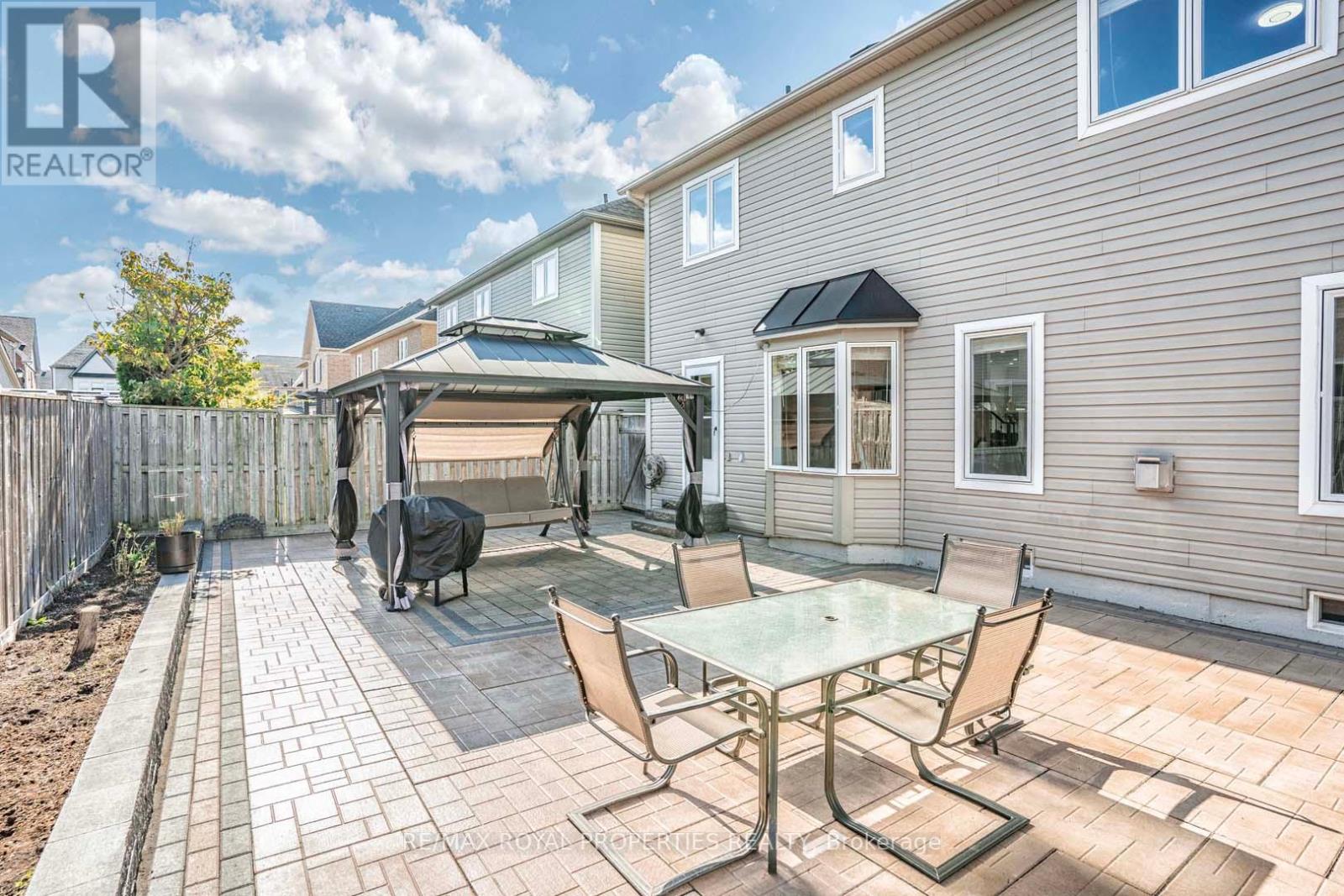 7 LEGGETT DR