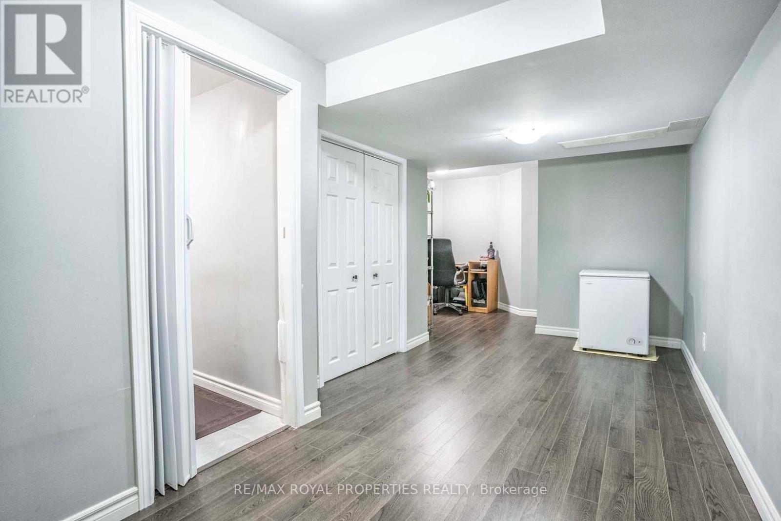 7 LEGGETT DR