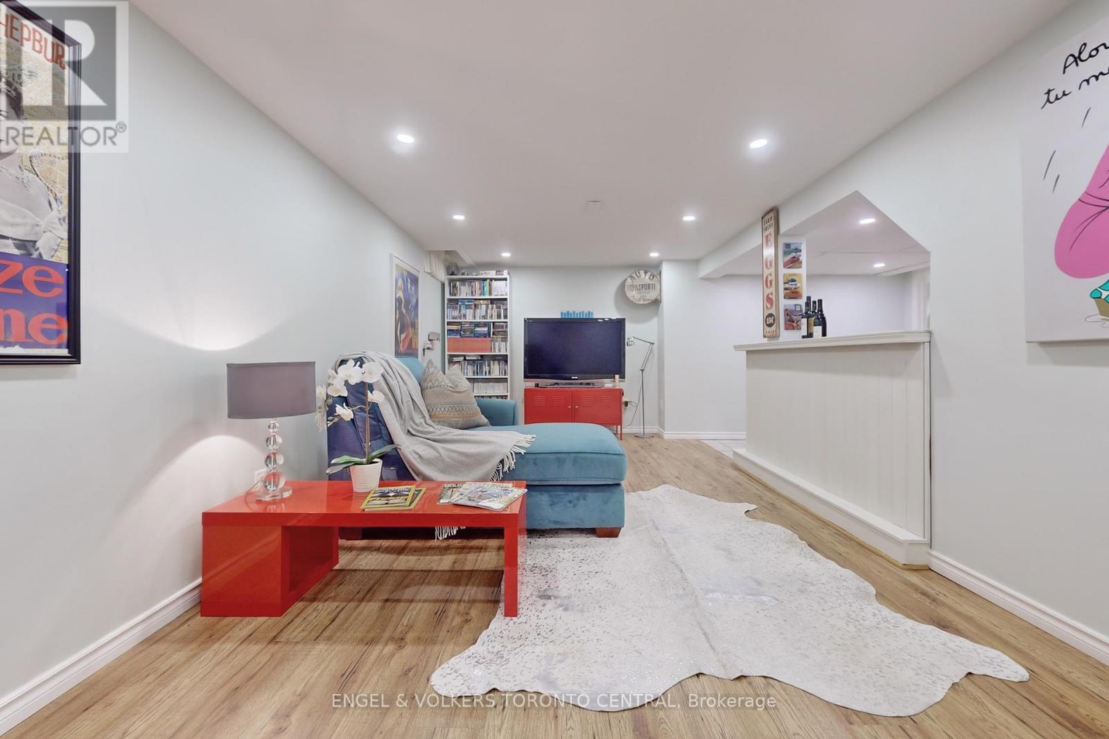 899 FINLEY AVE
