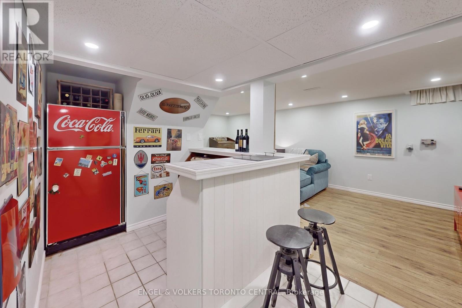 899 FINLEY AVE