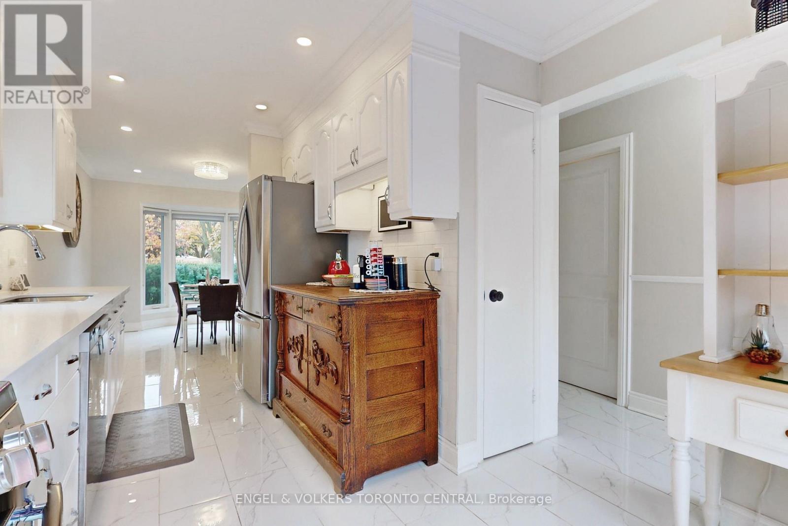 899 FINLEY AVE