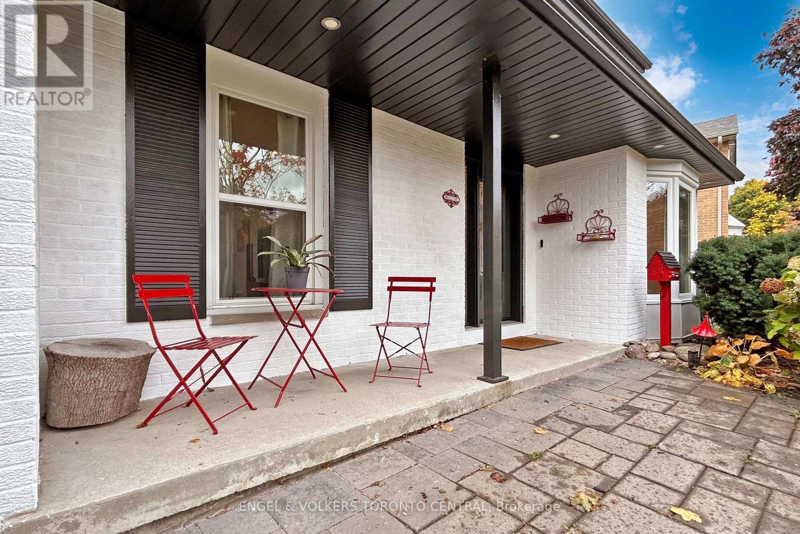 899 FINLEY AVE