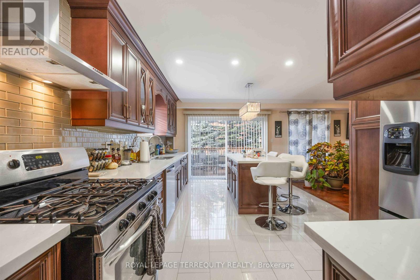 #MAIN -32 SEWARD CRES, #Main