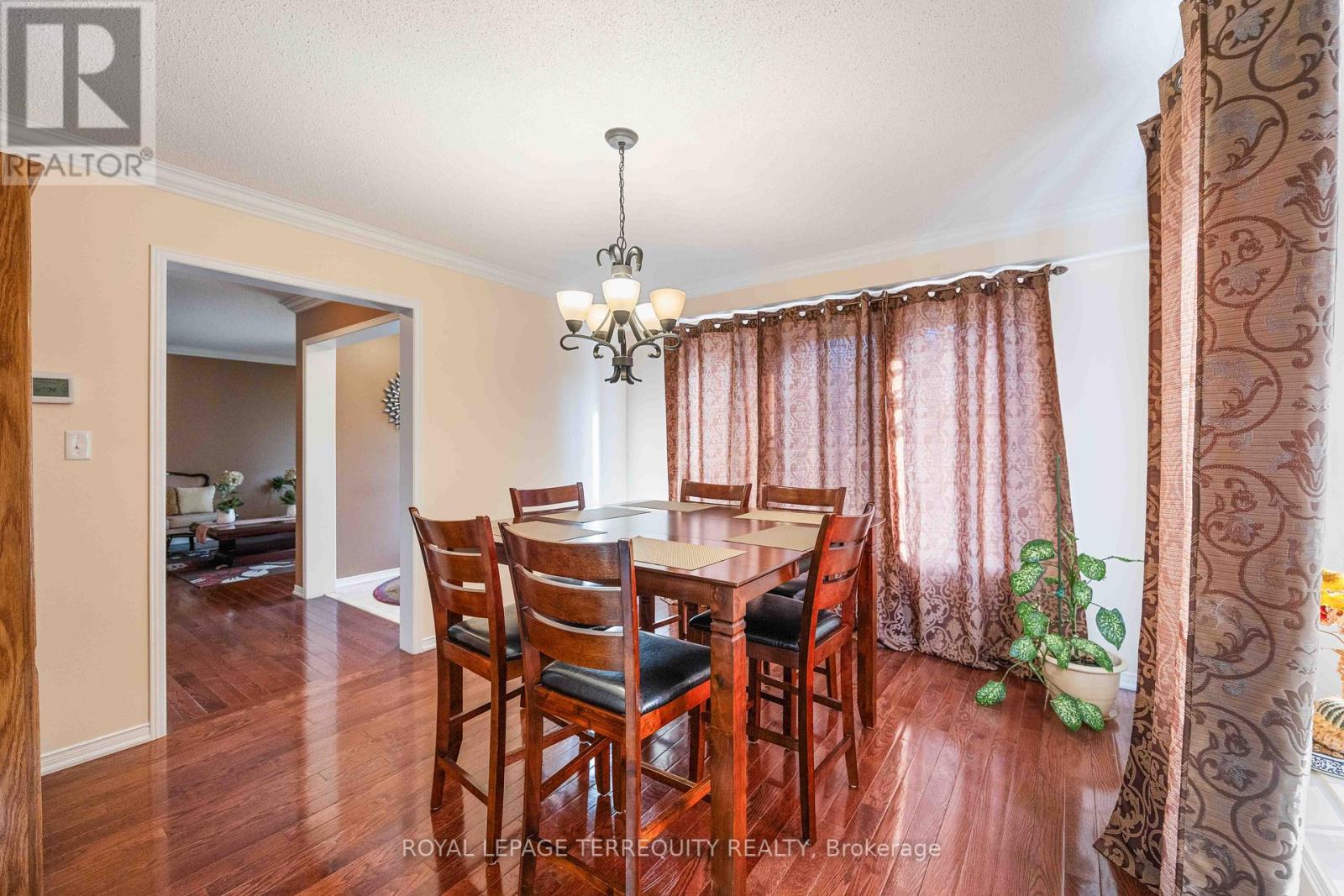 #MAIN -32 SEWARD CRES, #Main