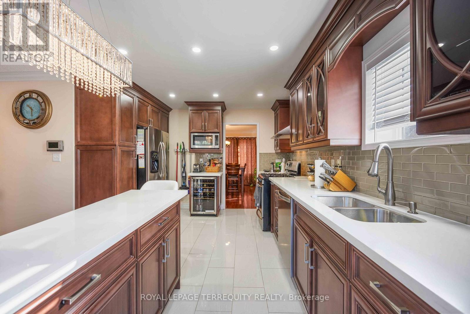 #MAIN -32 SEWARD CRES, #Main