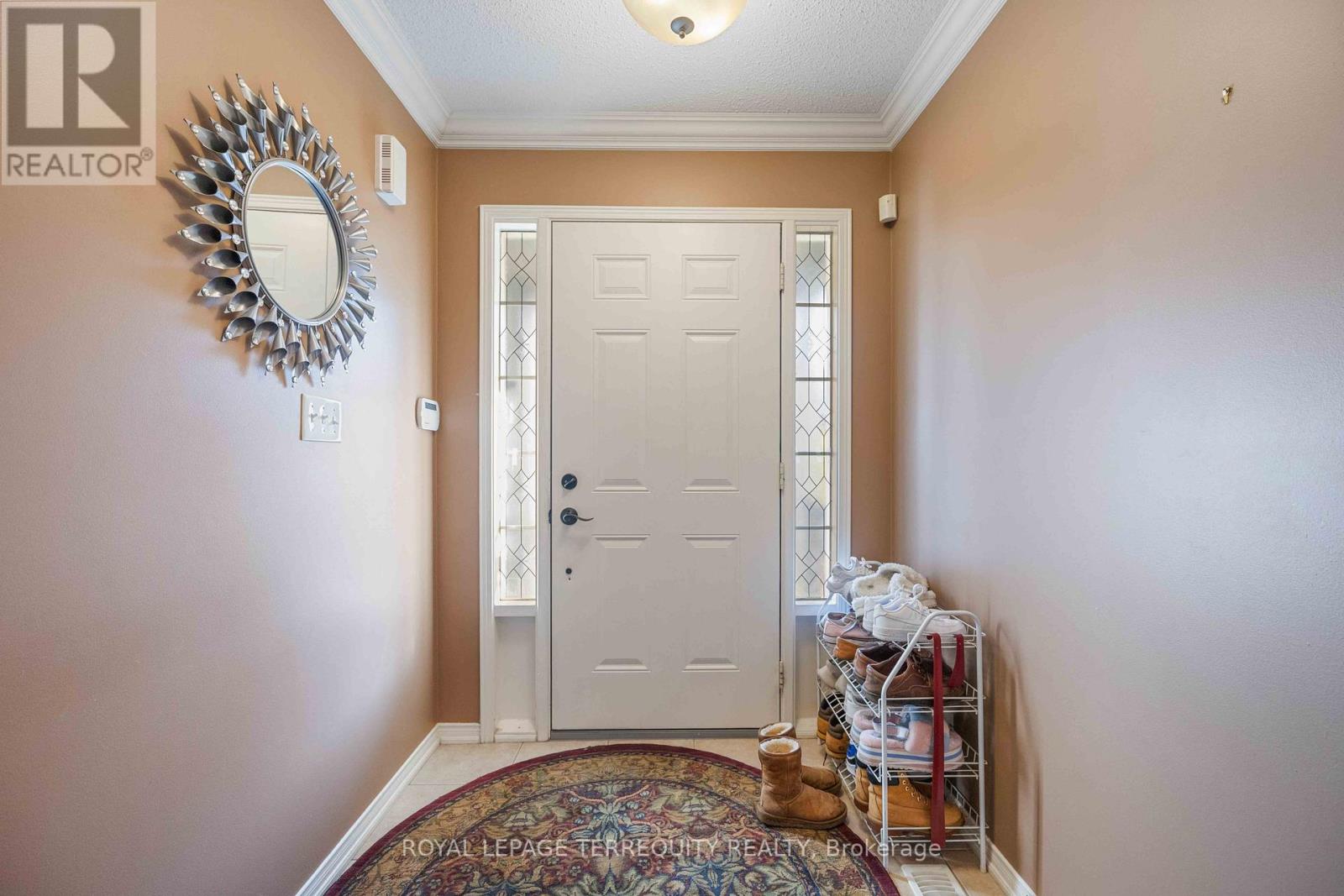 #MAIN -32 SEWARD CRES, #Main