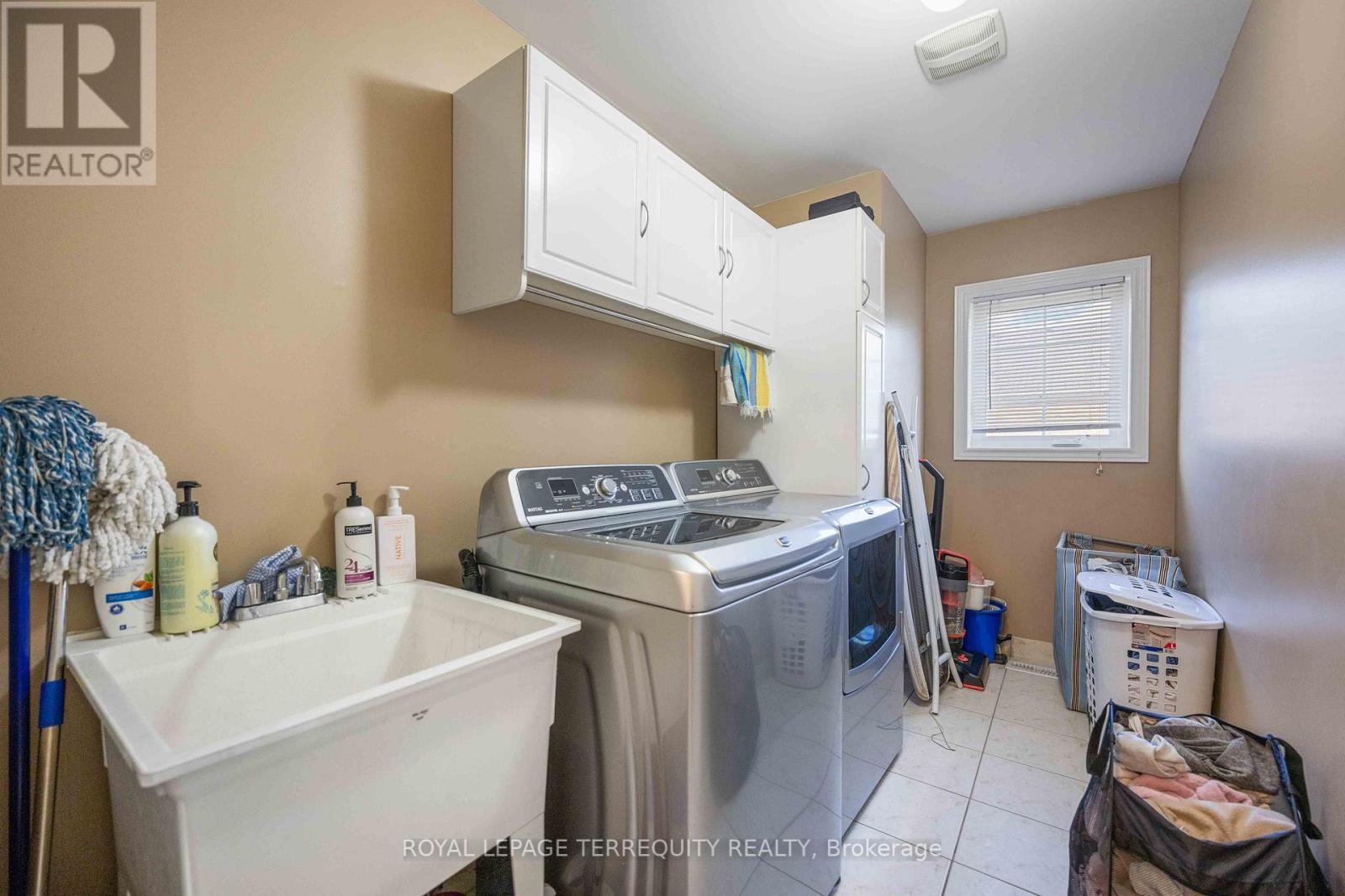 #MAIN -32 SEWARD CRES, #Main